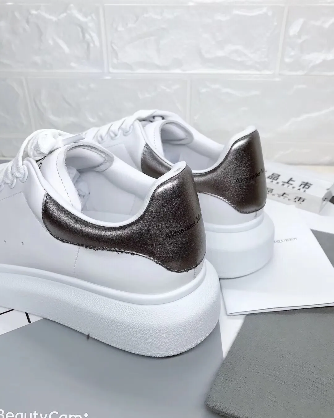 👟👟Ex-factory price 480👟👟 Men's size +10 High-quality upgraded version🔥Real shot of Alexander McQUEEN (McQueen)🎉The highest quality silk cowhide version on the market🎊, imported water-dyed sheepskin inside, counter 1:1 replica, star style T stage catwalk, a must-have for fashionistas , the original high-temperature and ultra-clear air compressor logo on the foot, absolutely counter-matched version, the arc of the back bag is truly genuine 0⃣️ difference, using an exclusive privately molded double-layer vacuum outsole, which is light on the foot and has excellent rebound! Running🏃✈️The first choice item for outdoor sports💅💅Trend and fashion coexist📣 Women’s style: 35-39, Men’s style: 39-44